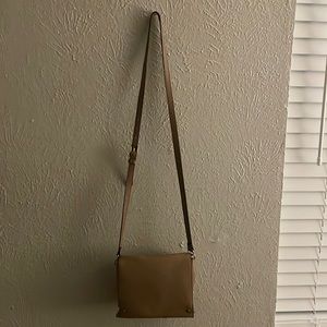 Tan crossbody or shoulder purse